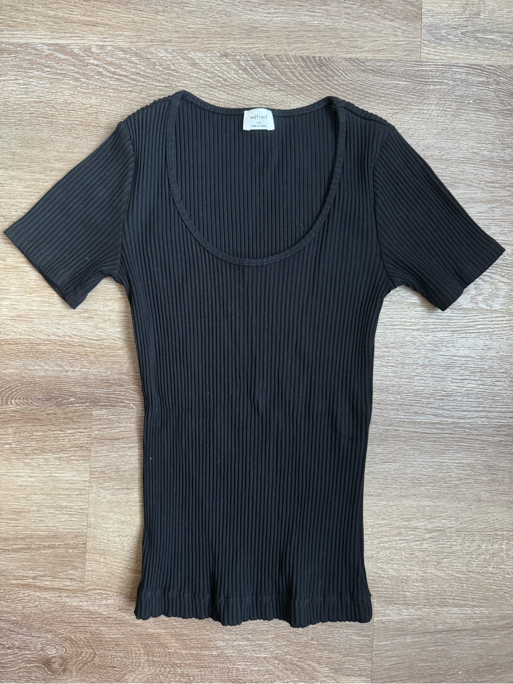 Wilfred Black Ribbed Scoop Short Sleeve Tee - waist/slightly below waist length